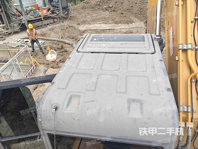 驾驶室顶部（整机外观）