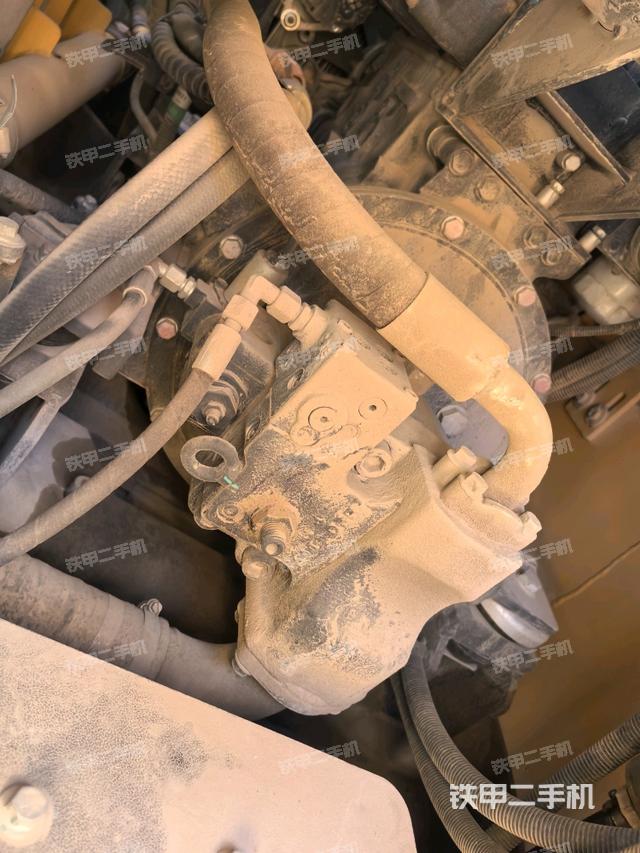 液壓泵艙室正面整體（整機(jī)外觀）