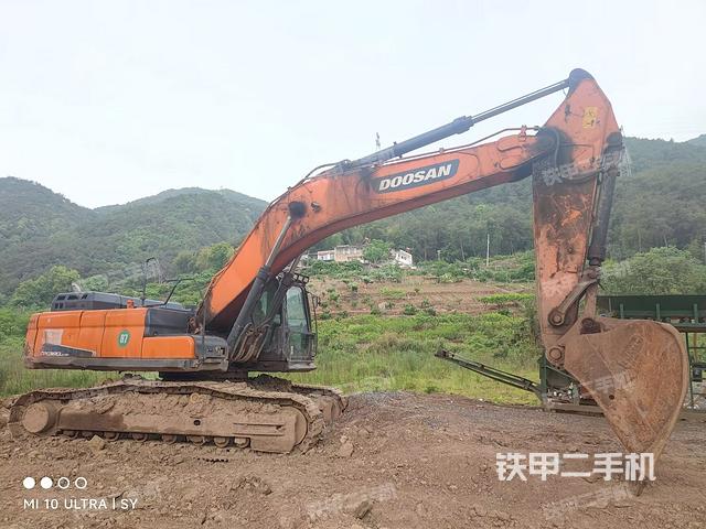 右前45(整機(jī)外觀) 右前45(整機(jī)外觀)