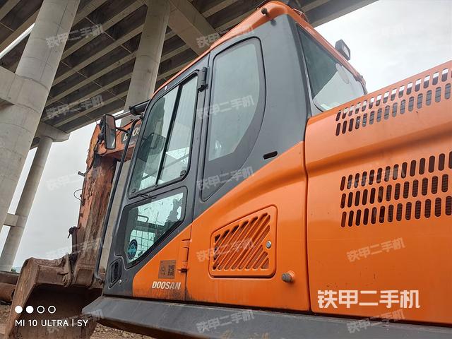駕駛室左后45度(駕駛室部分) 駕駛室左后45度(駕駛室部分)