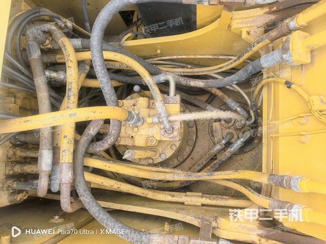 回轉(zhuǎn)馬達(dá)和主控閥（整機(jī)外觀）