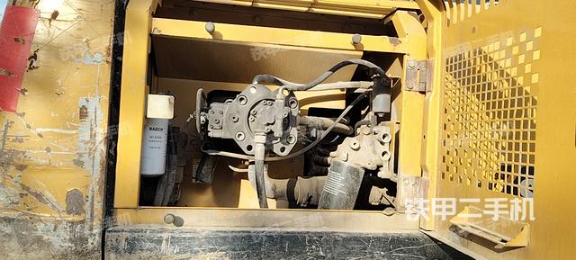 液壓泵艙室正面整體（整機(jī)外觀）