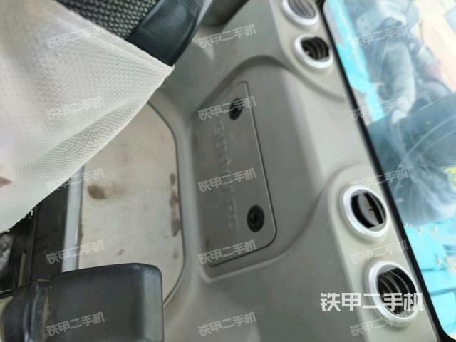 行走控制手柄和踏板?俯拍(駕駛室部分) 行走控制手柄和踏板?俯拍(駕駛室部分)