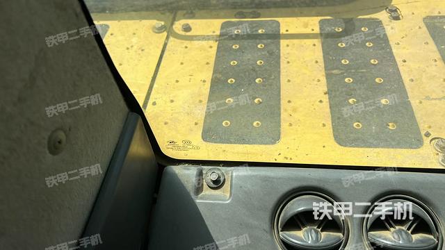 后窗玻璃角標(biāo)（駕駛室部分）