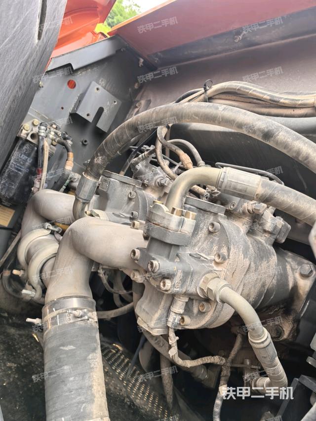 液壓泵艙室正面整體（整機(jī)外觀）