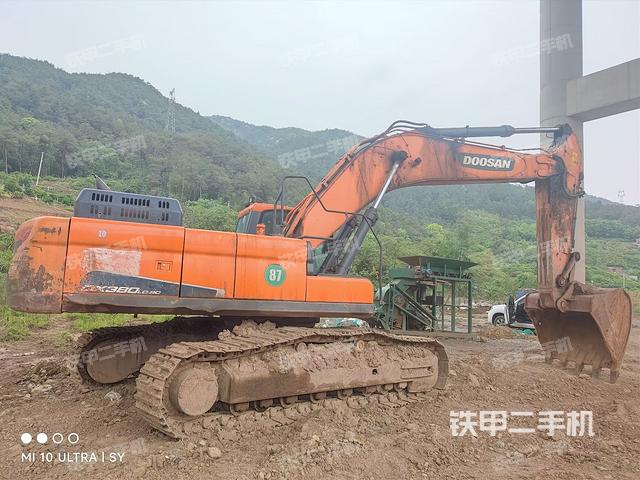 右后45(整機(jī)外觀) 右后45(整機(jī)外觀)