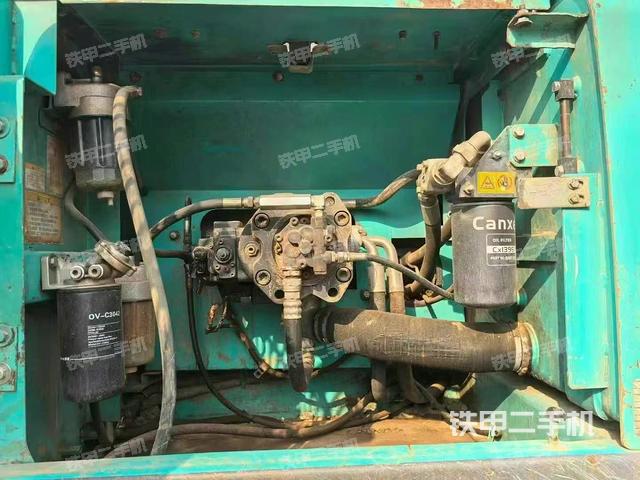 液壓泵艙室正面整體(整機(jī)外觀) 液壓泵艙室正面整體(整機(jī)外觀)