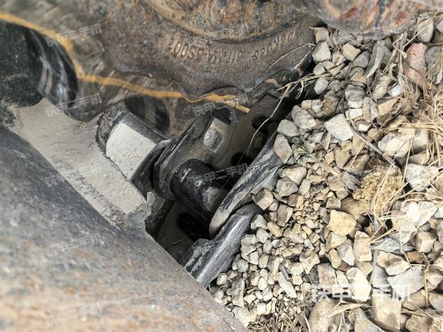 右驅(qū)動(dòng)輪（行走機(jī)構(gòu)）