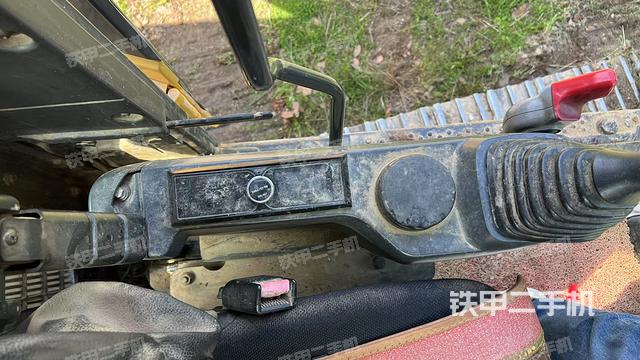 座椅左側(cè)控制臺/音響/含左手柄（駕駛室部分）