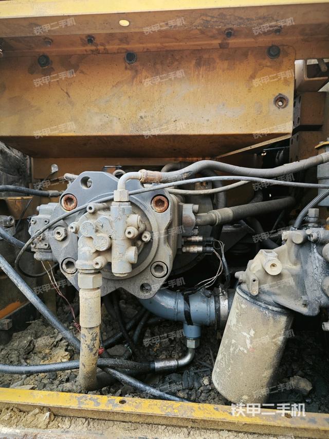 液壓泵艙室正面整體(整機(jī)外觀) 液壓泵艙室正面整體(整機(jī)外觀)