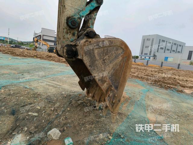 大臂根部?斜視(工作和回轉(zhuǎn)裝置) 大臂根部?斜視(工作和回轉(zhuǎn)裝置)