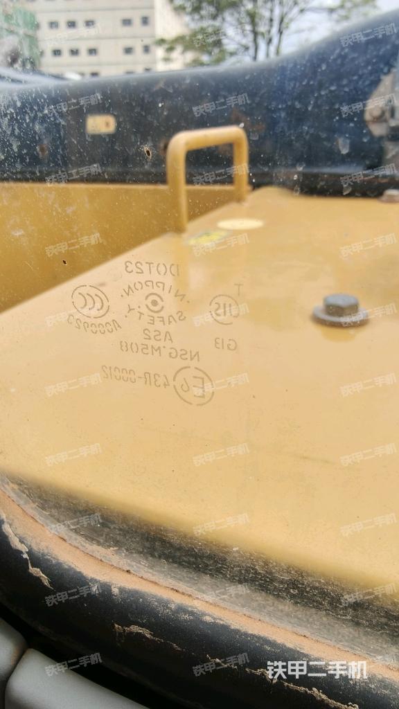 后窗玻璃角標（駕駛室部分）