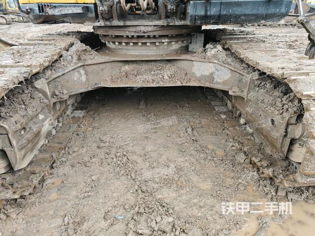 轉(zhuǎn)盤(pán)和下車(chē)架正前（工作和回轉(zhuǎn)裝置）