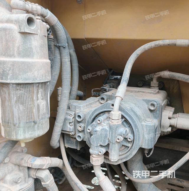 液壓泵斜45?左(大件艙室) 液壓泵斜45?左(大件艙室)
