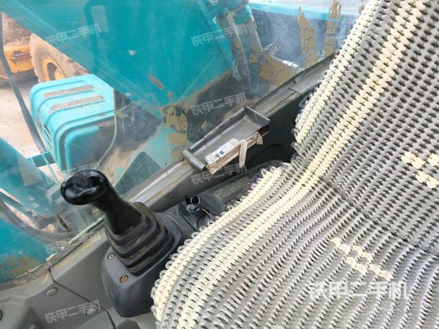 后窗玻璃角標(駕駛室部分) 后窗玻璃角標(駕駛室部分)