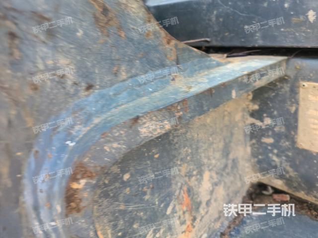 轉盤和下車架正前(工作和回轉裝置) 轉盤和下車架正前(工作和回轉裝置)