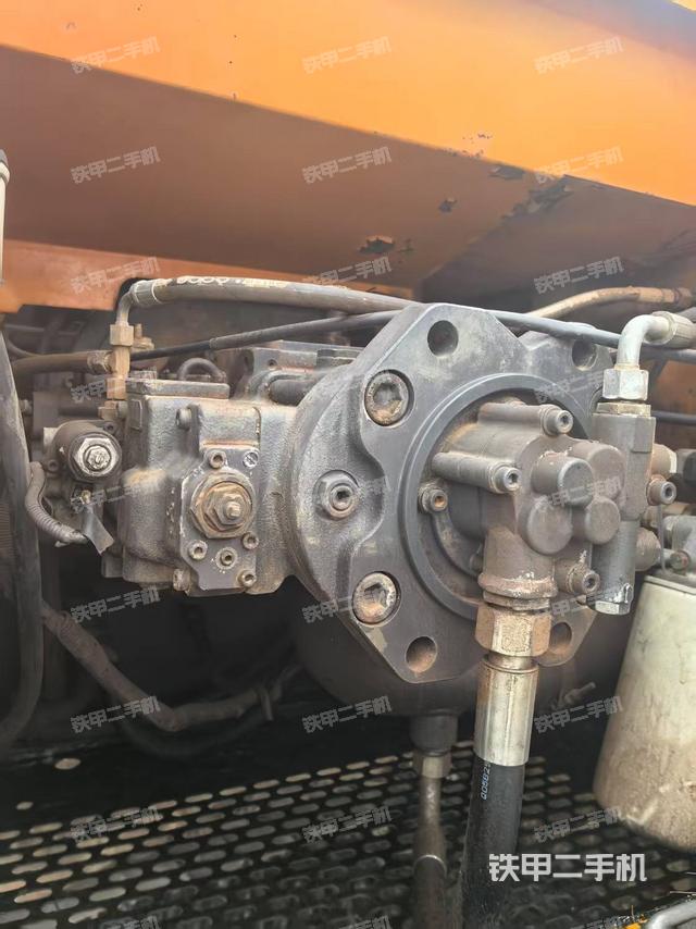 液壓泵艙室正面整體（整機(jī)外觀）