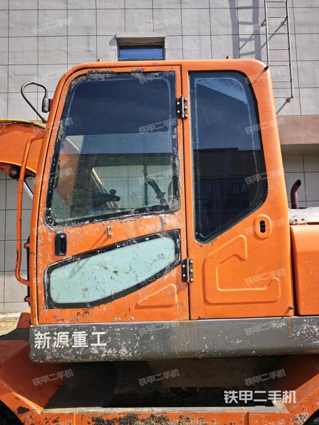 ?駕駛室正側(cè)（駕駛室部分）