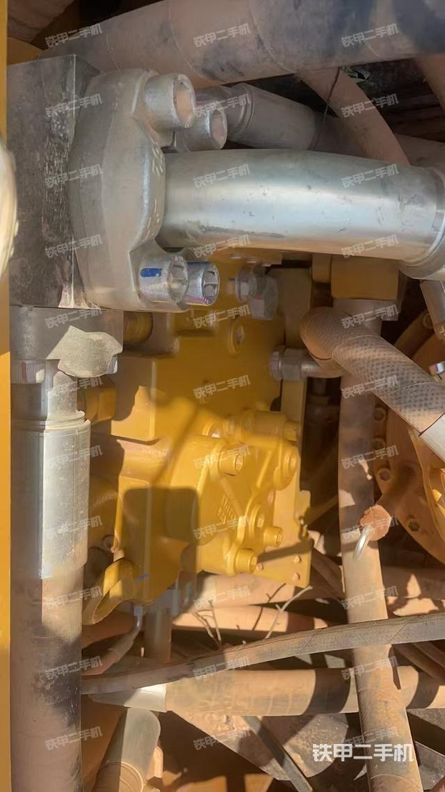 駕駛室頂部（整機外觀）