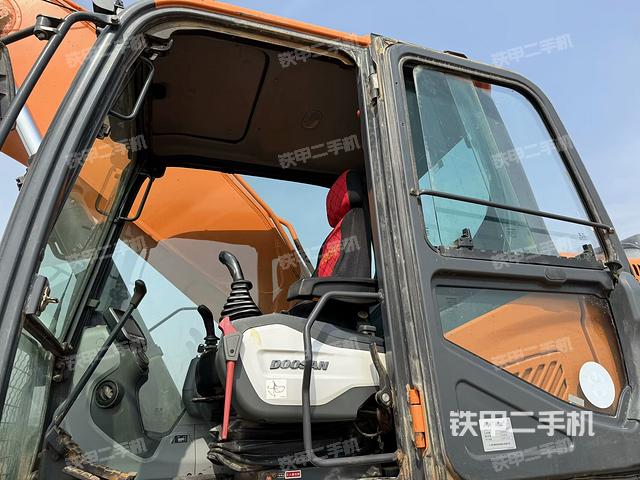 驾驶室整体（整机外观）