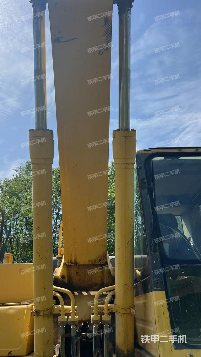 大臂油缸整體?豎拍（工作和回轉(zhuǎn)裝置）