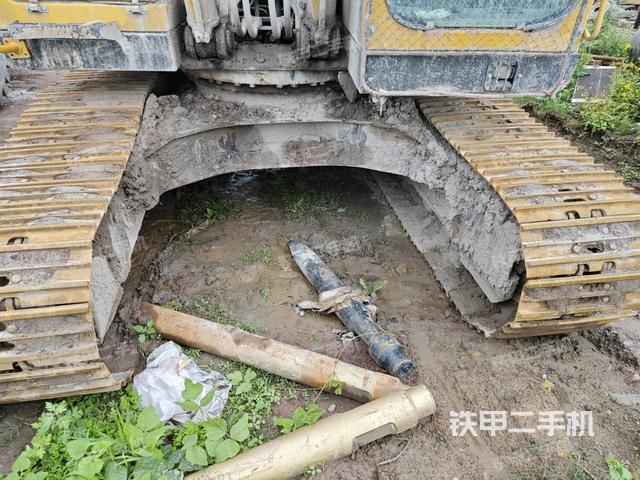 轉(zhuǎn)盤和下車架正前(工作和回轉(zhuǎn)裝置) 轉(zhuǎn)盤和下車架正前(工作和回轉(zhuǎn)裝置)