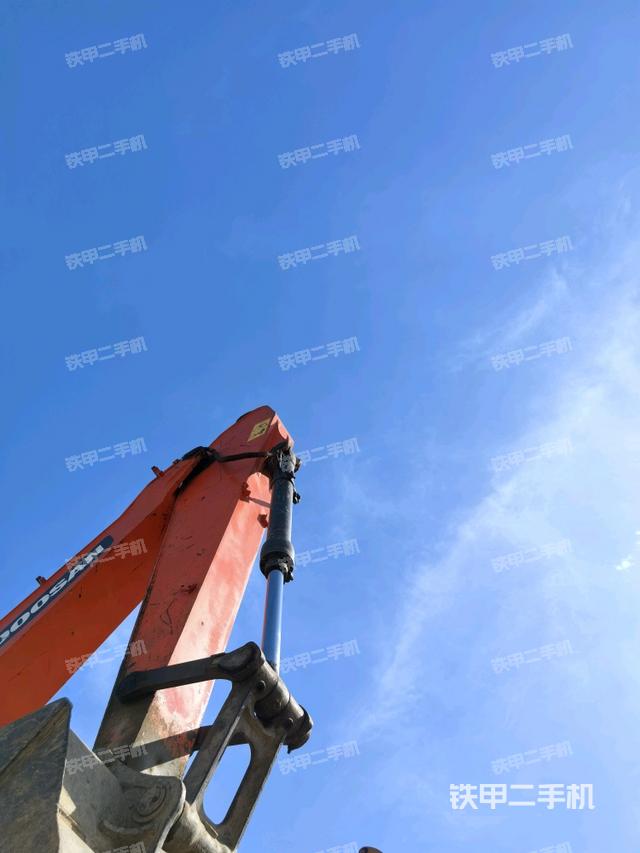 小臂整體左后(工作和回轉裝置) 小臂整體左后(工作和回轉裝置)