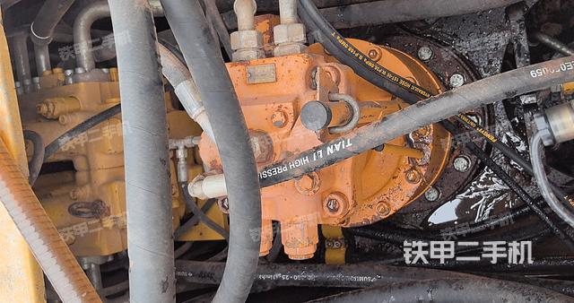 回轉(zhuǎn)馬達(dá)和主控閥（整機(jī)外觀）