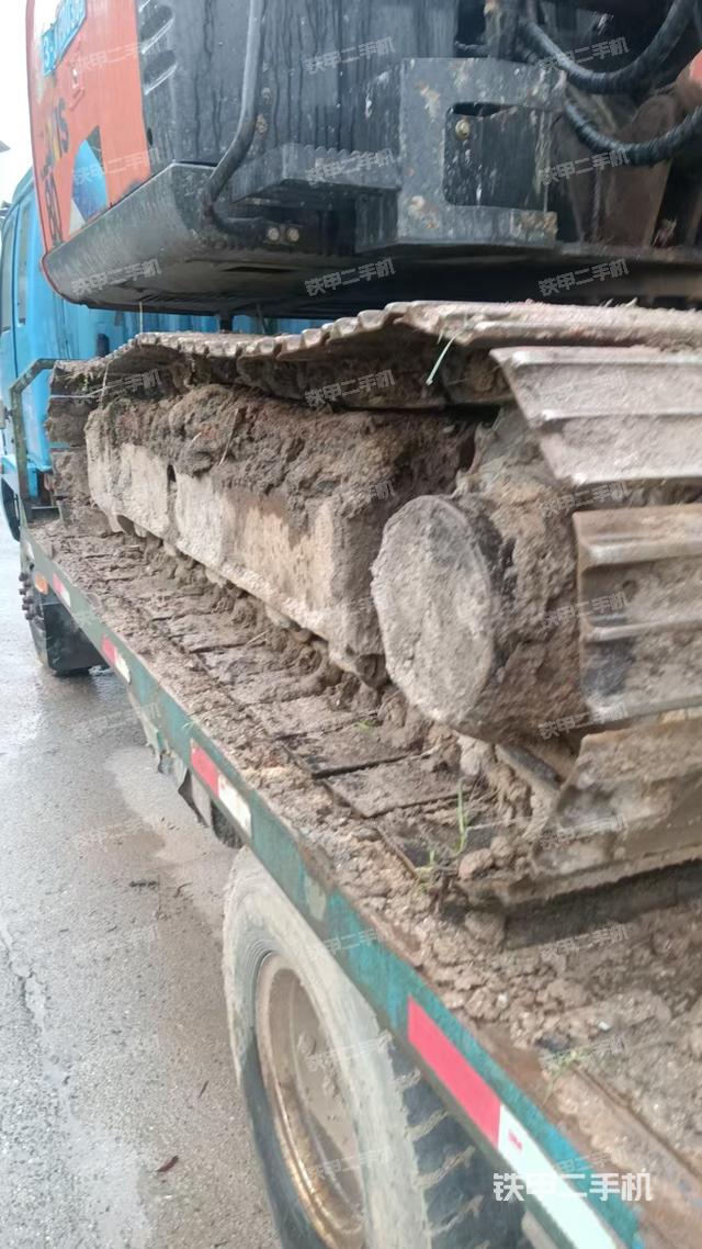 單側(cè)履帶整體(整機(jī)外觀) 單側(cè)履帶整體(整機(jī)外觀)