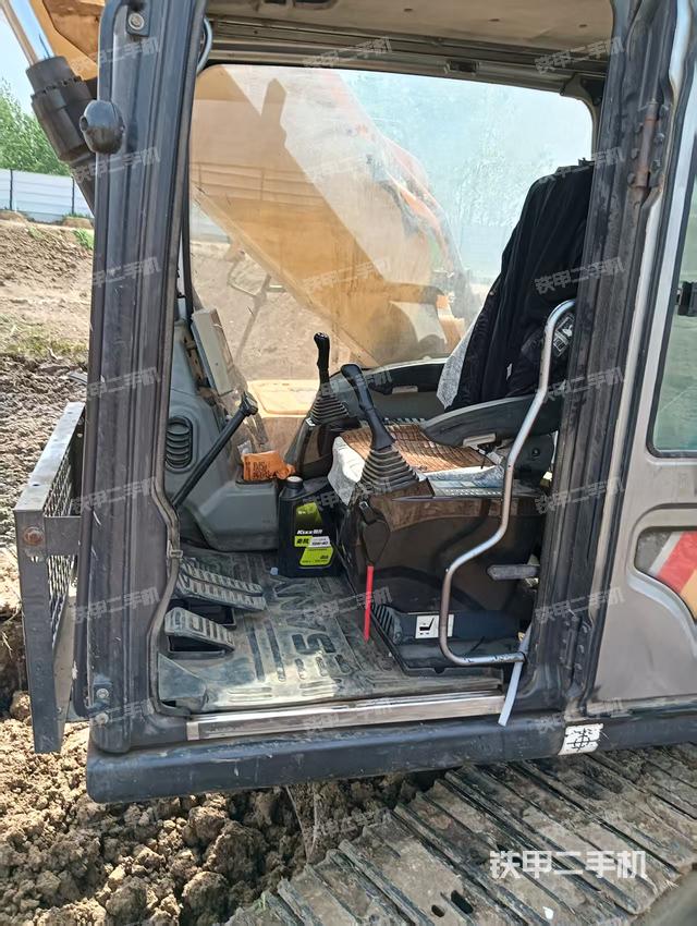 駕駛室整體（整機(jī)外觀）