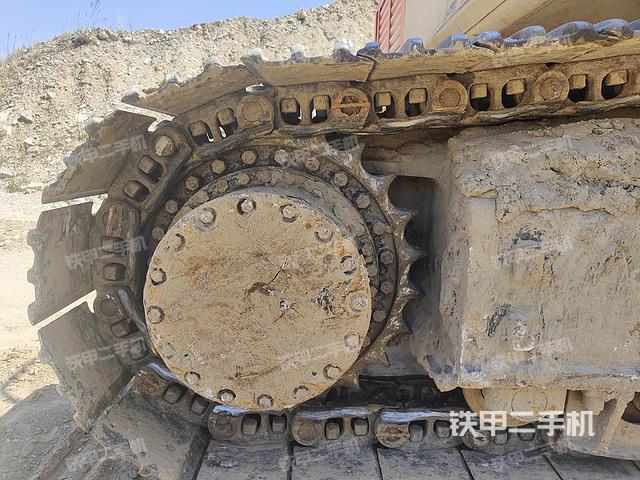 單側(cè)履帶整體(整機(jī)外觀) 單側(cè)履帶整體(整機(jī)外觀)