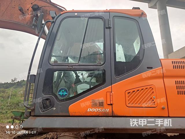 駕駛室正側(cè)(駕駛室部分) 駕駛室正側(cè)(駕駛室部分)