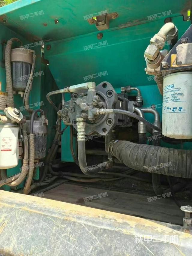 液壓泵艙室正面整體(整機(jī)外觀) 液壓泵艙室正面整體(整機(jī)外觀)