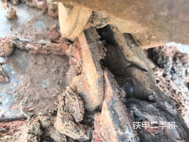 右側履帶整體?(行走機構) 右側履帶整體?(行走機構)