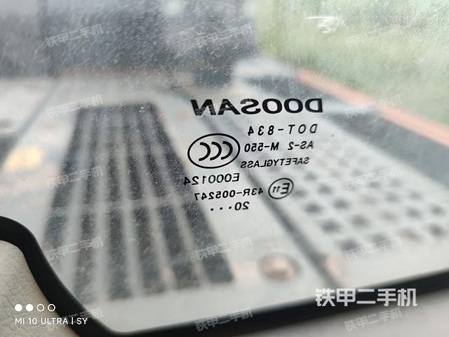 左后方玻璃角標(biāo)(駕駛室部分) 左后方玻璃角標(biāo)(駕駛室部分)