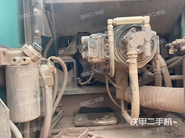 液壓泵艙室正面整體(整機(jī)外觀) 液壓泵艙室正面整體(整機(jī)外觀)