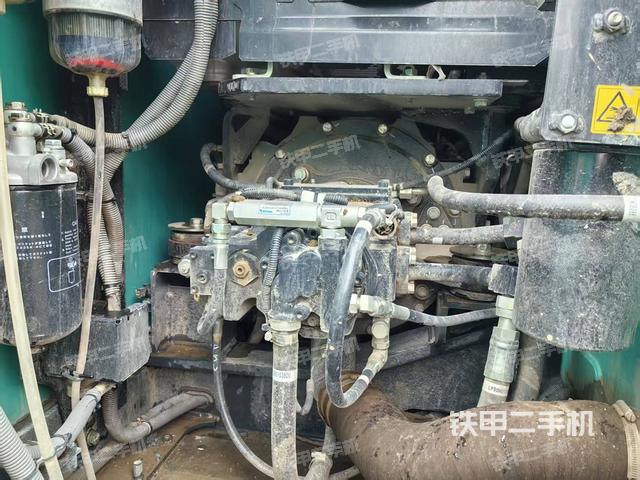 液壓泵艙室正面整體（整機(jī)外觀）