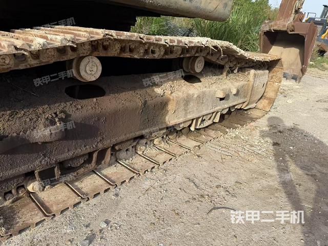 單側(cè)履帶整體（整機(jī)外觀）