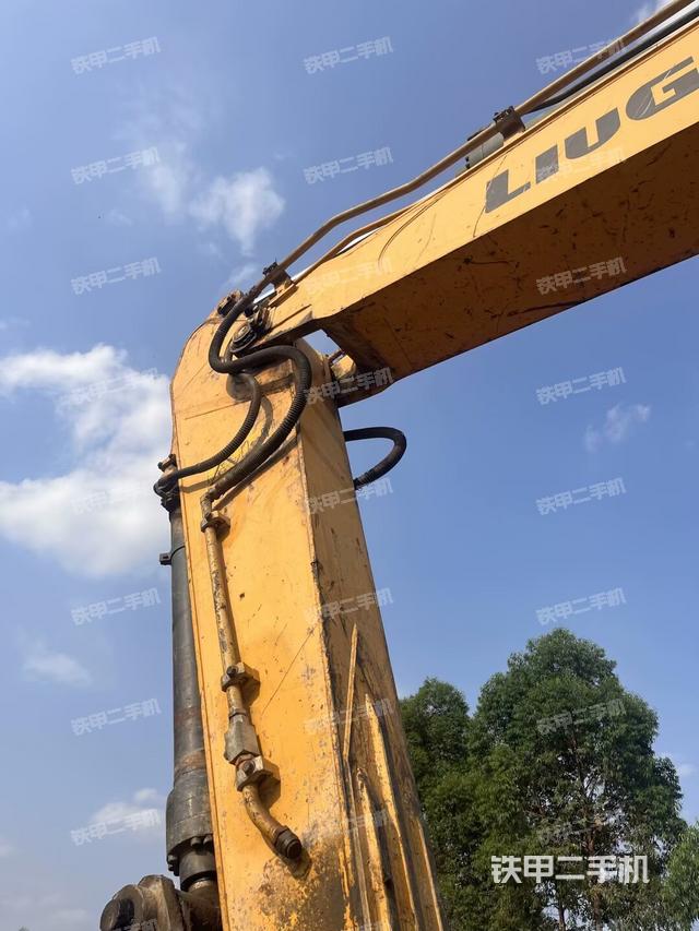 大臂油缸整體?豎拍（工作和回轉(zhuǎn)裝置）