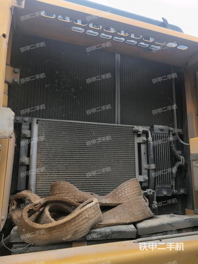 散熱器正面(大件艙室) 散熱器正面(大件艙室)