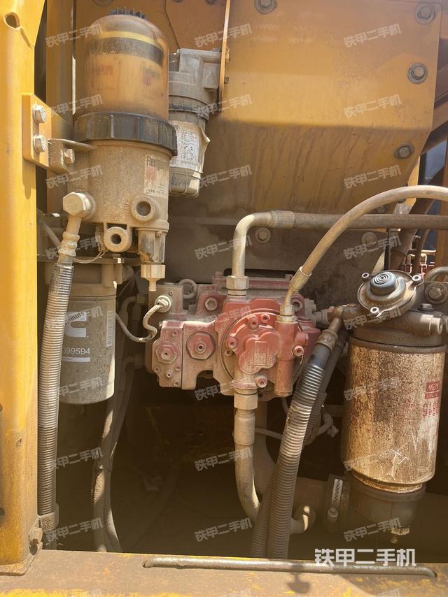 液壓泵艙室正面整體(整機(jī)外觀) 液壓泵艙室正面整體(整機(jī)外觀)