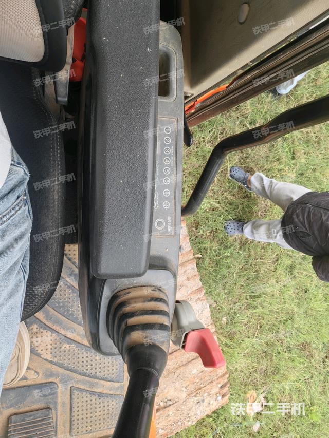 座椅右側(cè)控制臺/鑰匙門/油門/含右手柄（駕駛室部分）