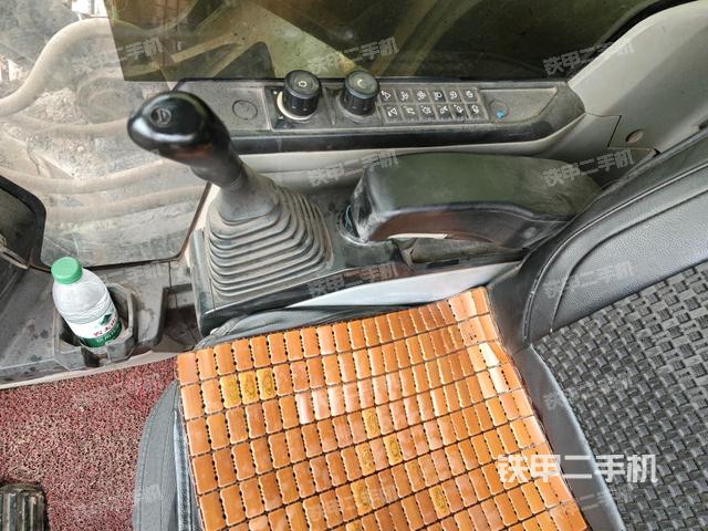 座椅右側(cè)控制臺(tái)/鑰匙門(mén)/油門(mén)/含右手柄（駕駛室部分）