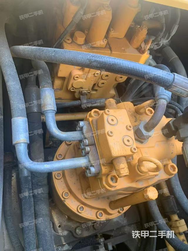 回轉(zhuǎn)馬達(dá)和主控閥（整機(jī)外觀）