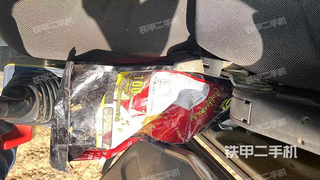 座椅左側(cè)控制臺(tái)/音響/含左手柄（駕駛室部分）