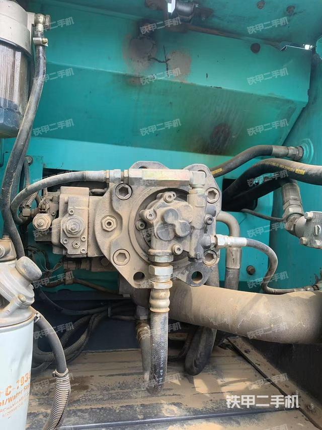 液壓泵艙室正面整體(整機(jī)外觀) 液壓泵艙室正面整體(整機(jī)外觀)