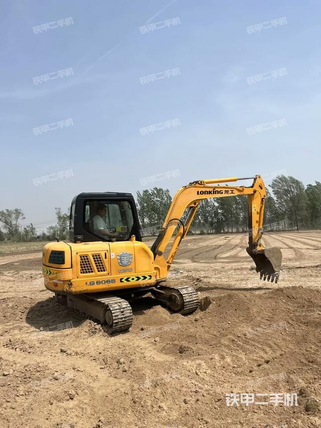 整機(jī)右后45°(整機(jī)外觀) 整機(jī)右后45°(整機(jī)外觀)