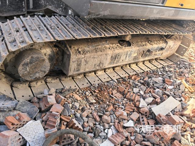 單側(cè)履帶整體（整機(jī)外觀）