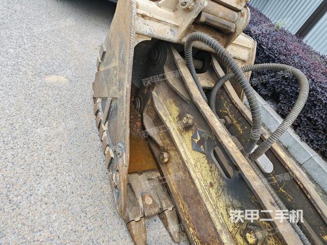 鏟斗右后整體(工作和回轉(zhuǎn)裝置) 鏟斗右后整體(工作和回轉(zhuǎn)裝置)
