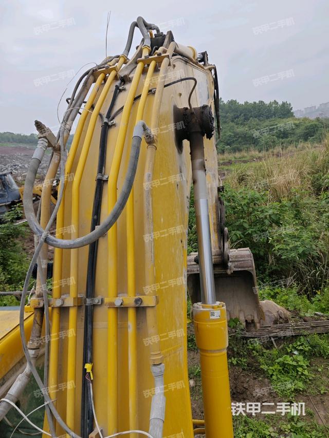 大臂背部俯視(工作和回轉(zhuǎn)裝置) 大臂背部俯視(工作和回轉(zhuǎn)裝置)